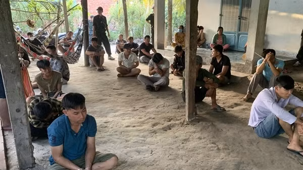 Bắt gần 30 đối tượng đánh&nbsp;bạc