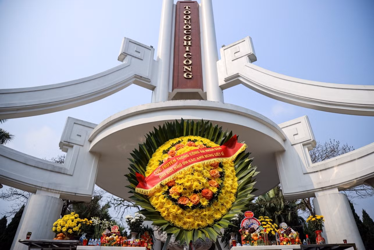 Tri ân, tưởng niệm các anh hùng liệt sĩ nơi miền đất thiêng “đá nở hoa” -0