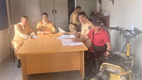 Xe ba bánh "hùng dũng" đi vào cao tốc