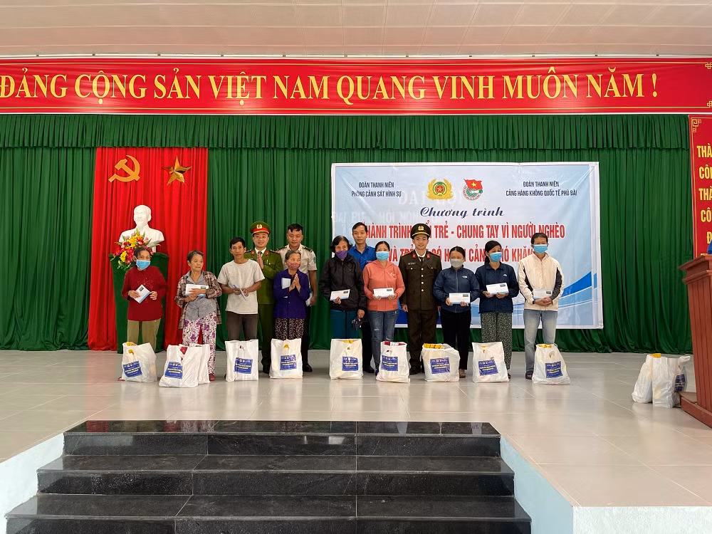 Hỗ trợ kinh phí xây nhà tình nghĩa cho gia đình liệt sĩ CAND -0