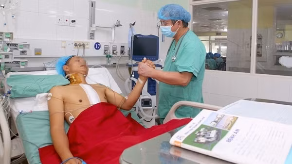 Bác sĩ chạy đua với thời gian, lập kỳ tích ca ghép tim xuyên Việt