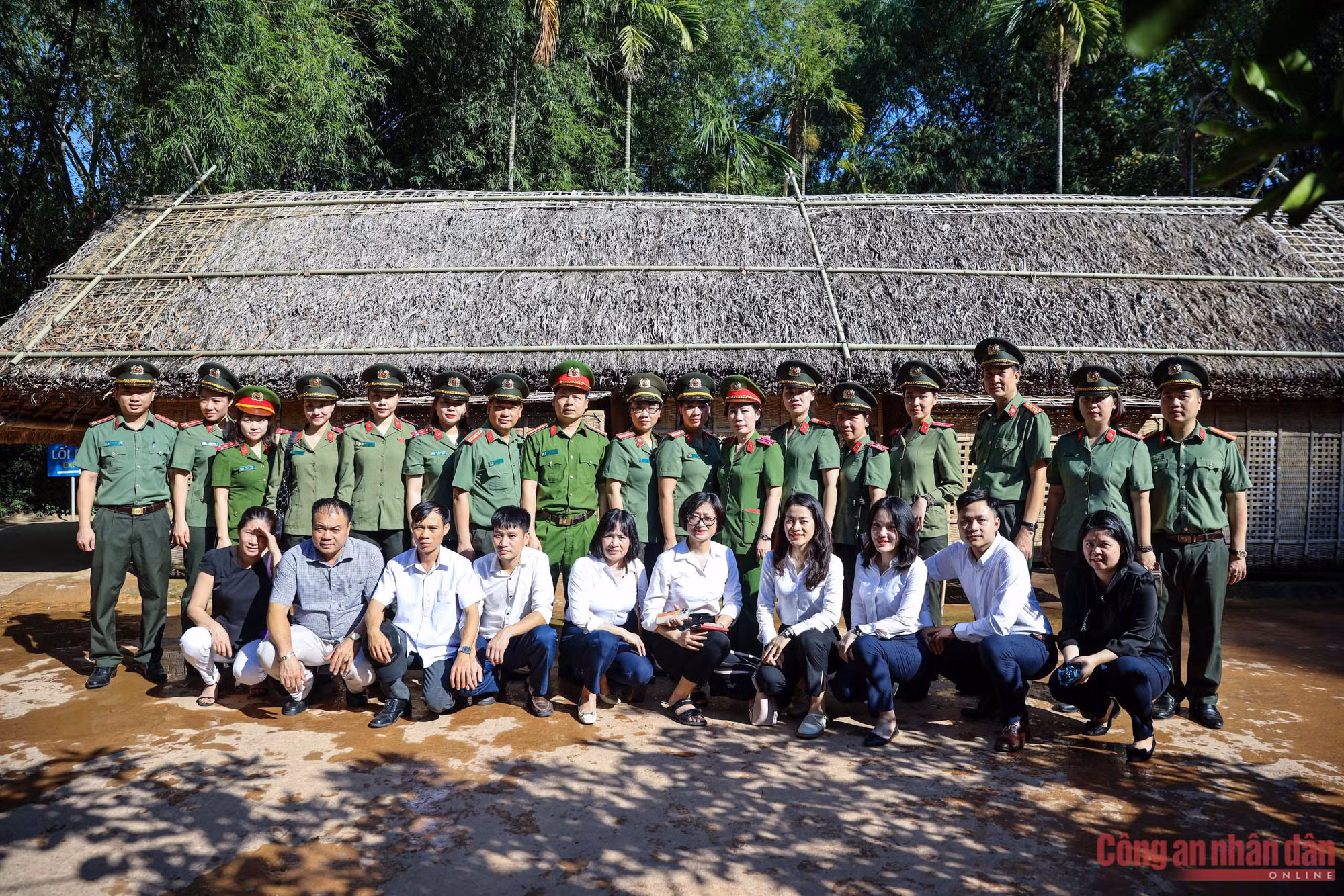 Khối thi đua số 4 Công đoàn CAND về nguồn tại những 