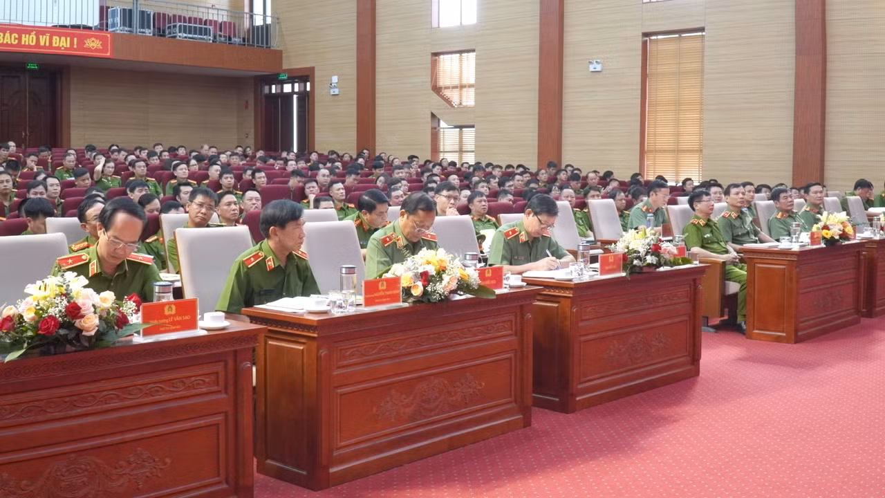 dai bieu.jpg -0