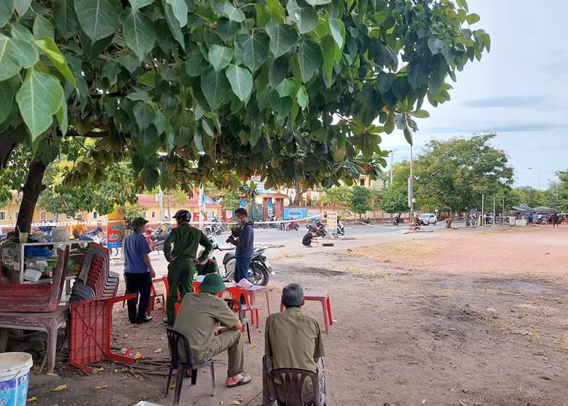 Hàng chục thanh niên dùng hung khí đuổi đánh nhau gây náo loạn đường phố -0