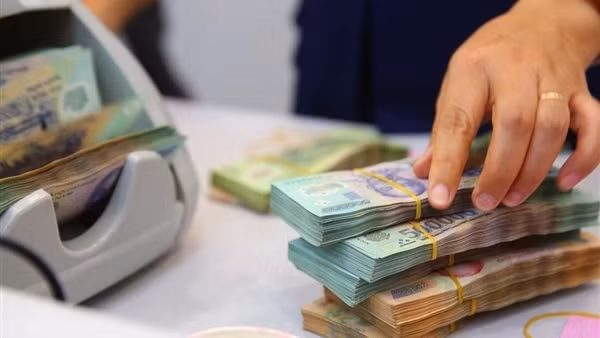 Kinh tế khó khăn, thu ngân sách giảm