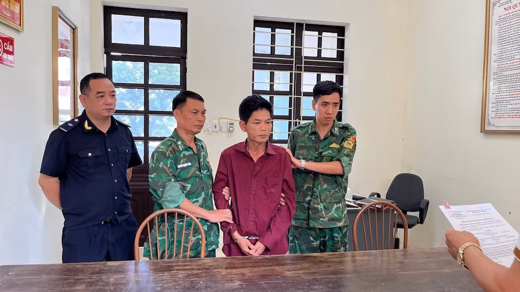 Biên phòng, Công an, Hải quan phối hợp bắt đối tượng mua bán 6000 viên thuốc lắc -0