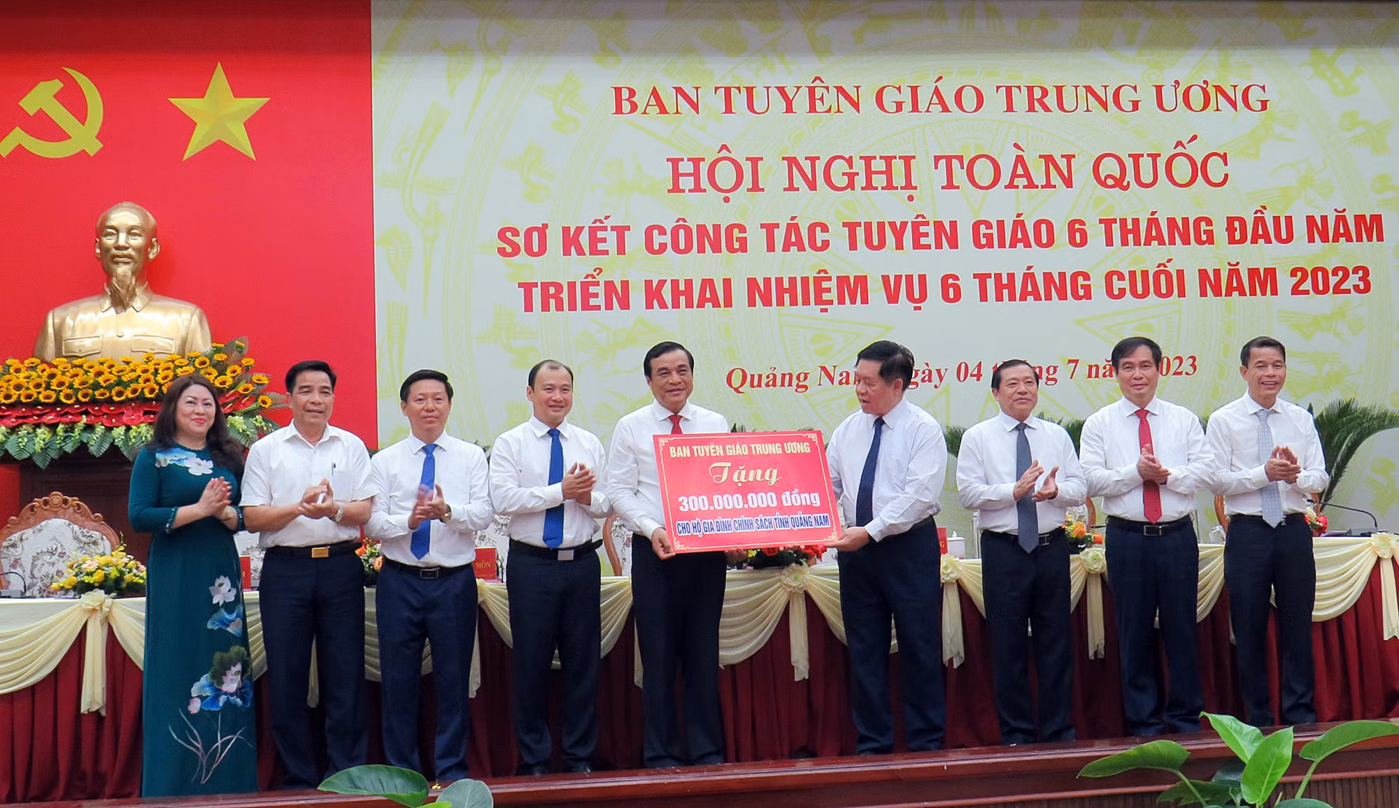 Tăng cường đấu tranh phản bác các quan điểm sai trái, thù địch -0