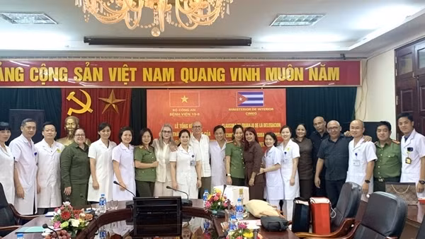 Tăng cường trao đổi kinh nghiệm giữa Bệnh viện CIMEQ Bộ Nội vụ Cuba và Bệnh viện 19-8
