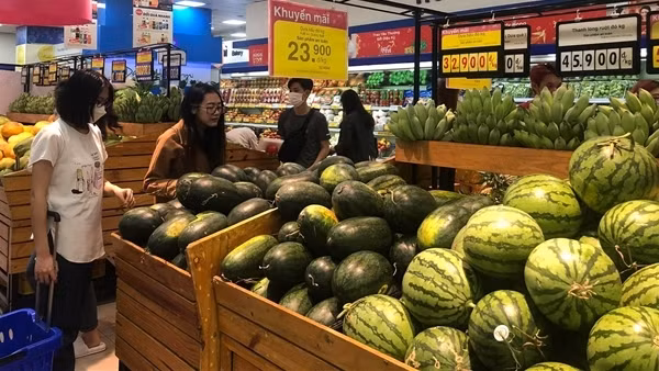 Giảm thuế, tăng lương sẽ kích cầu tiêu dùng?