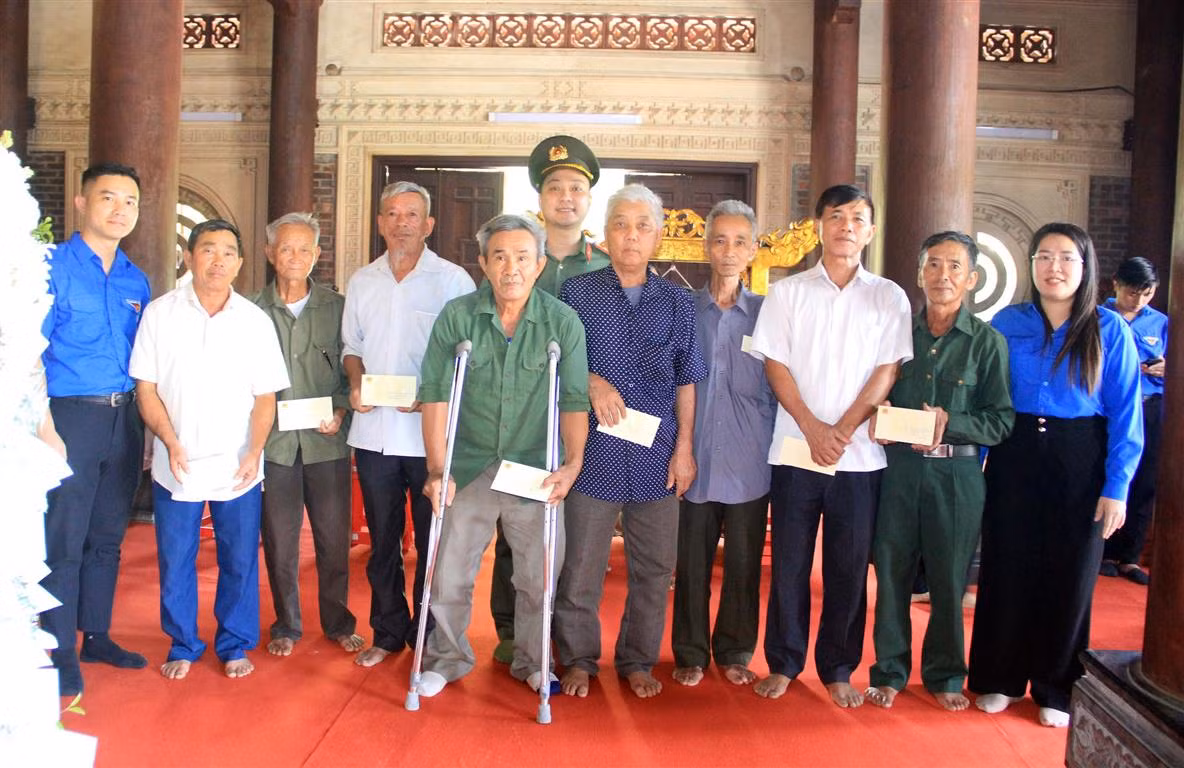 Đoàn thanh niên lực lượng Công an trao tặng nhiều công trình có ý nghĩa -0