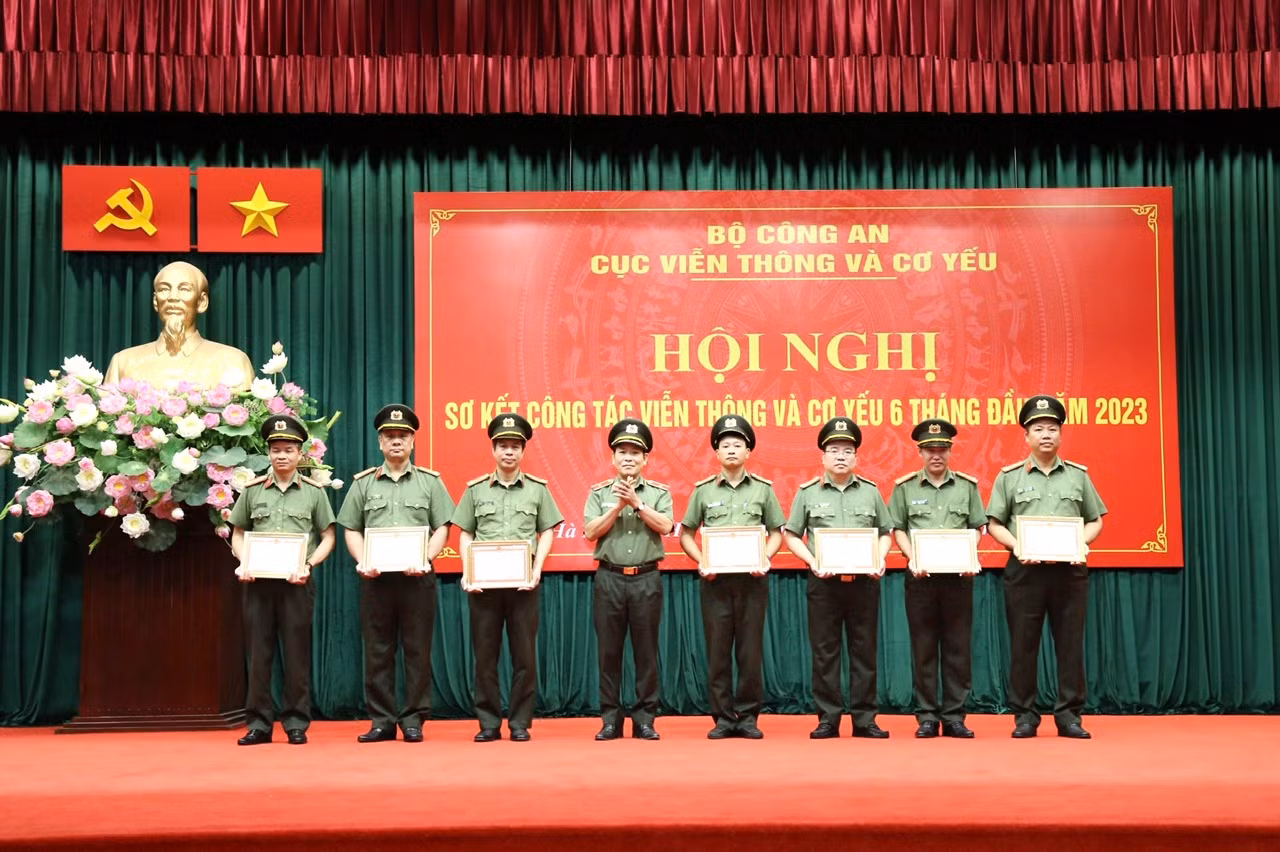 Bảo vệ tuyệt đối an toàn, chính xác, kịp thời thông tin liên lạc, cơ yếu phục vụ công tác lãnh đạo, chỉ huy -0