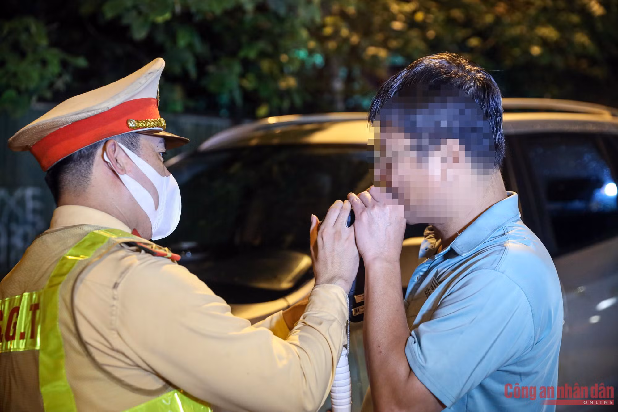 “Ma men” lái xe hết hạn đăng kiểm 6 tháng gặp chốt CSGT ảnh 8 “Ma men” lái xe hết đăng kiểm 6 tháng gặp chốt CSGT -0