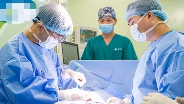 "Sửa chữa" thận rồi ghép lại thận cho bệnh nhi 1 tuổi