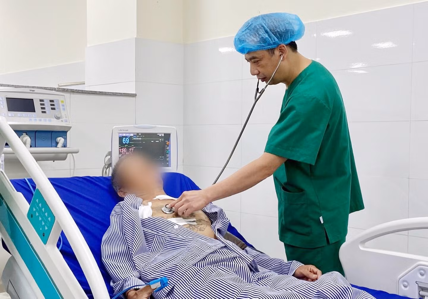Cứu sống 2 ông cháu bị trâu húc -0