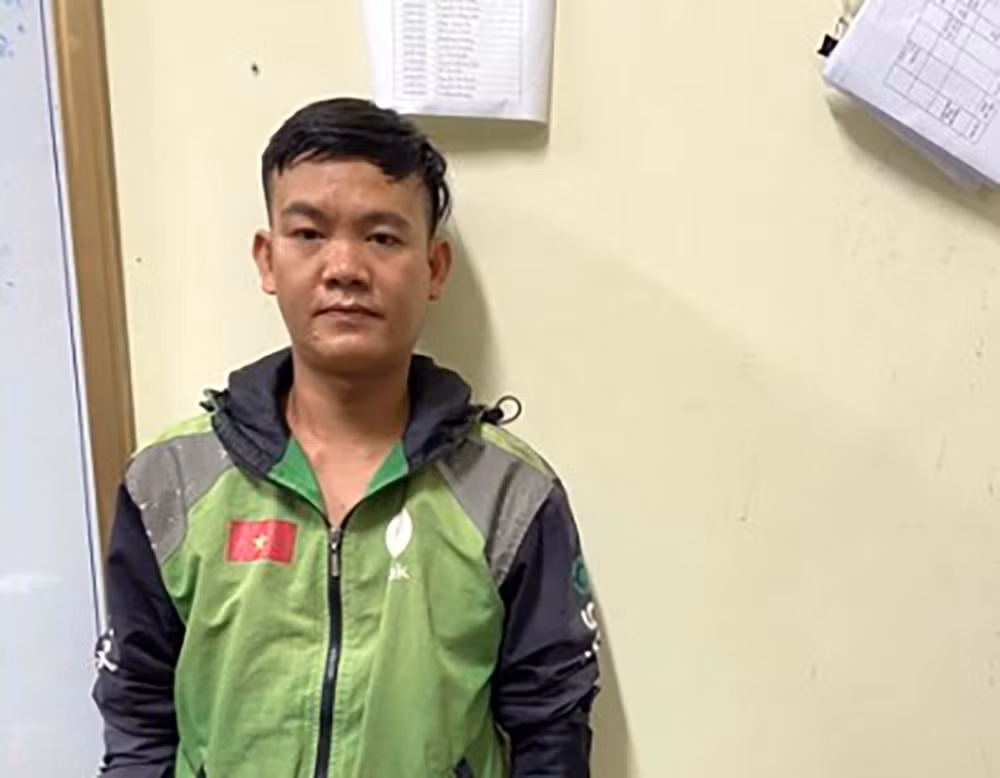 Hé lộ kẻ “chăn dắt”, sống bám người khuyết tật bán hàng rong -0