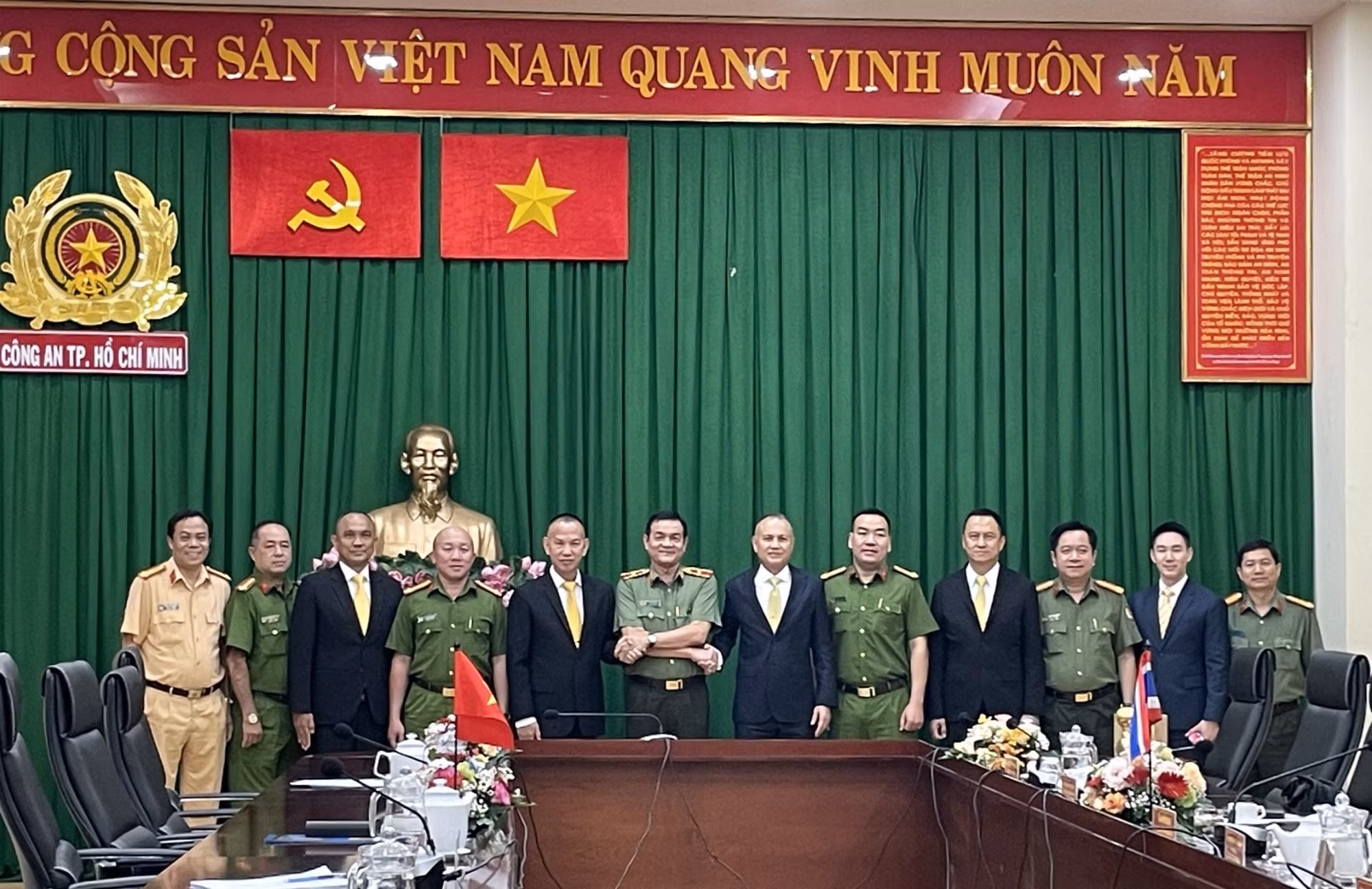 Cảnh sát Hoàng gia Thái Lan đến thăm và làm việc với Công an TP Hồ Chí Minh -0