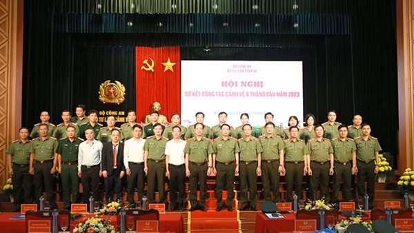 Tiếp tục thực hiện tốt nhiệm vụ bảo vệ tuyệt đối an toàn đối tượng cảnh vệ