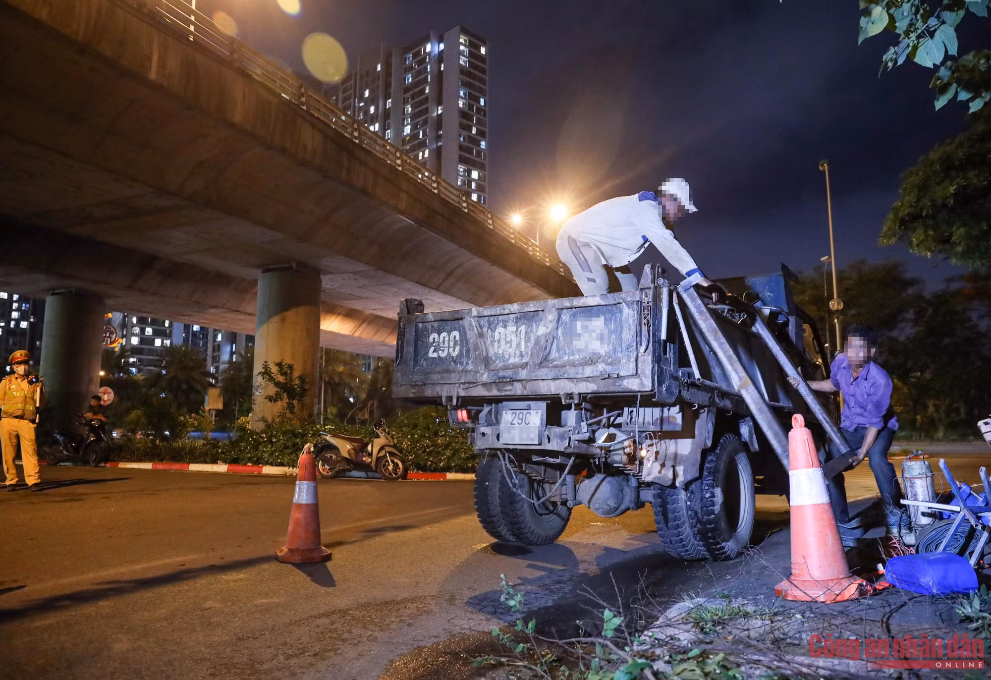 “Ma men” lái xe hết hạn đăng kiểm 6 tháng gặp chốt CSGT ảnh 7 “Ma men” lái xe hết đăng kiểm 6 tháng gặp chốt CSGT -4