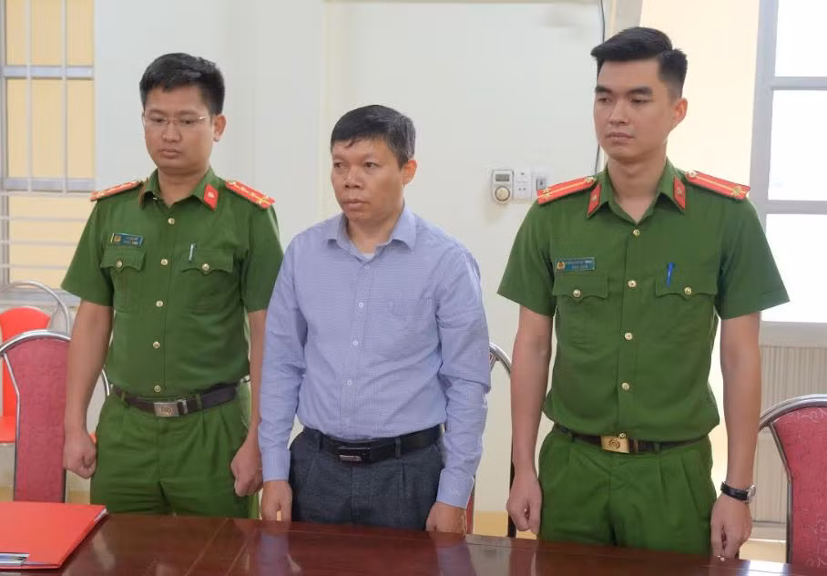Khởi tố 3 cán bộ phường vì tội “lộng hành” -0