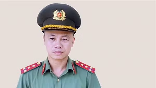 Đại úy Công an kịp thời cứu cháu bé bị đuối nước ở hồ Dục Quang
