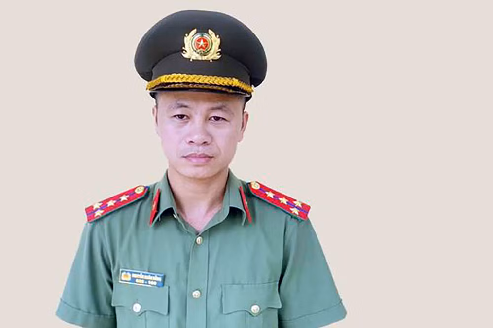 Đại úy Công an cứu sống cháu bé bị đuối nước -0