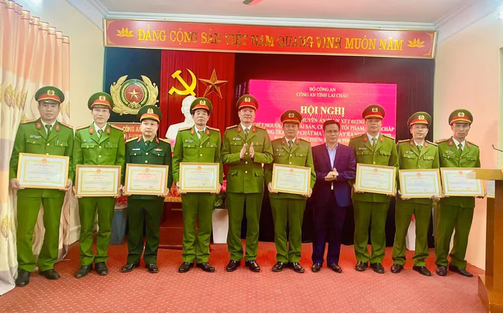 Lính hình sự nơi biên cương -0