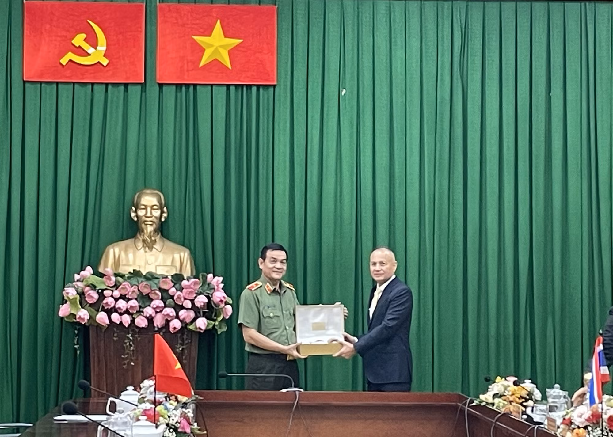 Cảnh sát Hoàng gia Thái Lan đến thăm và làm việc với Công an TP Hồ Chí Minh -0