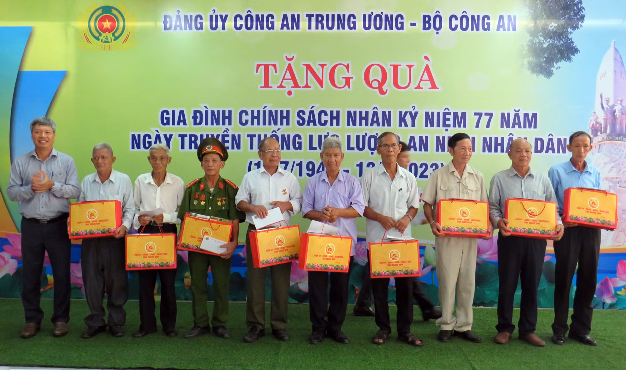 Đoàn công tác Bộ Công an “về nguồn” tại Quảng Nam -0