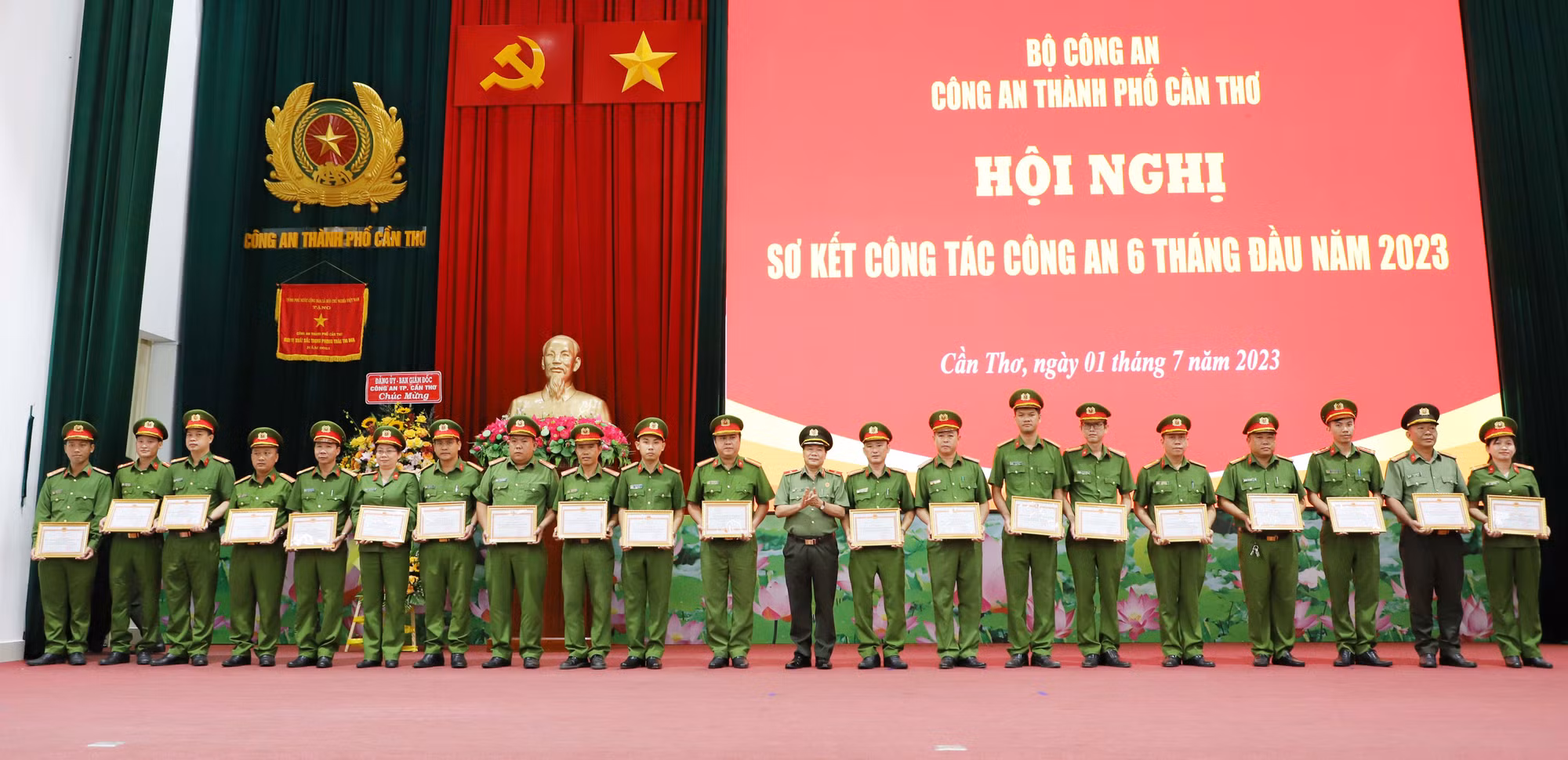Giữ vững an ninh trật tự ở thành phố trung tâm vùng Tây Nam Bộ -1