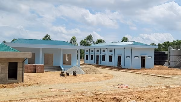 Dân “khát” bên những dự án nước sạch ì ạch thi công