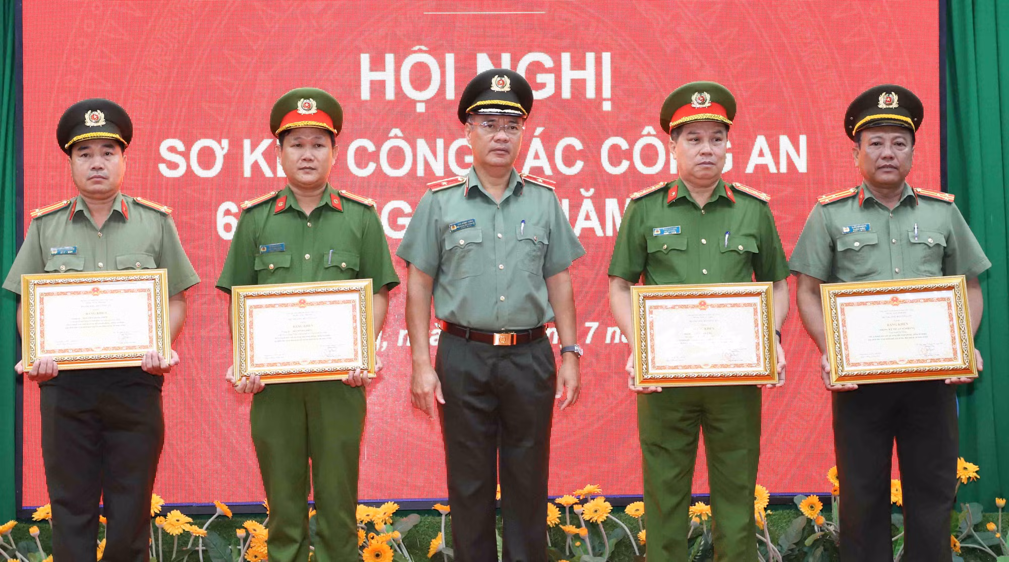 Công an Sóc Trăng đẩy nhanh tiến độ xây dựng 1.200 căn nhà tặng hộ nghèo -0