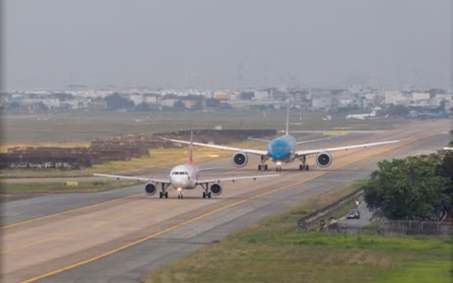 Hàng không yêu cầu kiểm soát chặt vật thể lạ trong khu bay -0