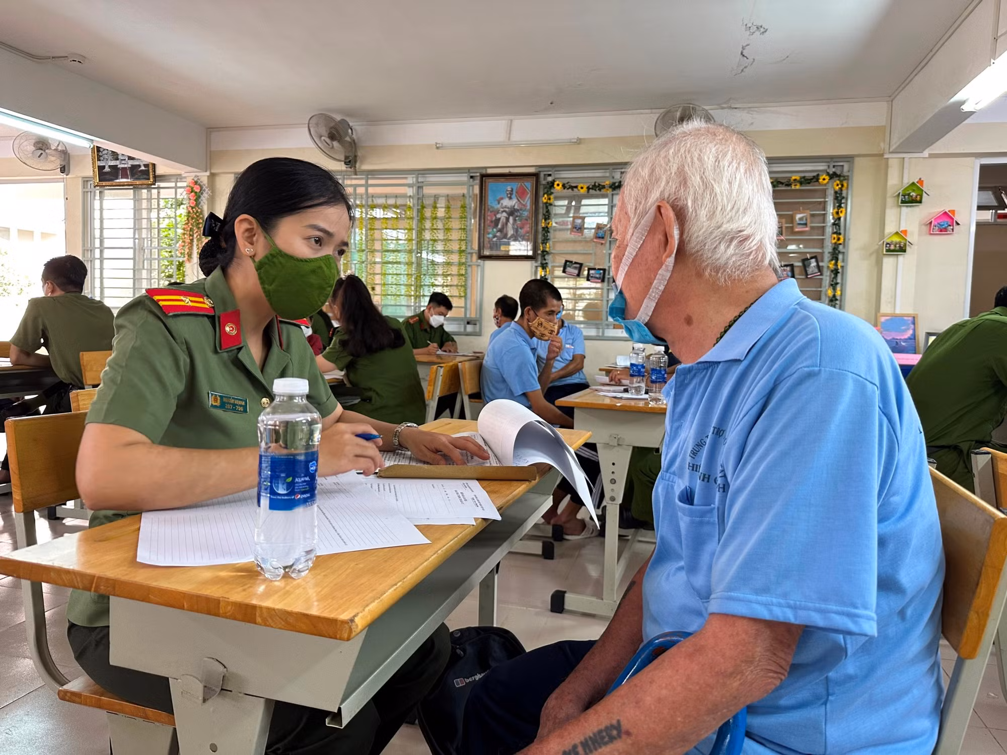 Công an TP Hồ Chí Minh đảm bảo quyền lợi chính đáng của các nhân khẩu đặc biệt -1