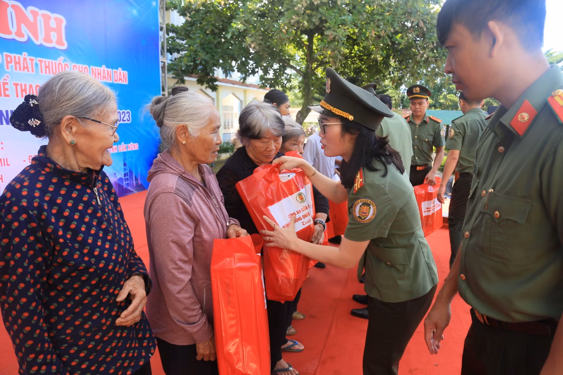 Những tấm lòng sẻ chia đến với người dân Đắk Mil, Đắk Nông -0