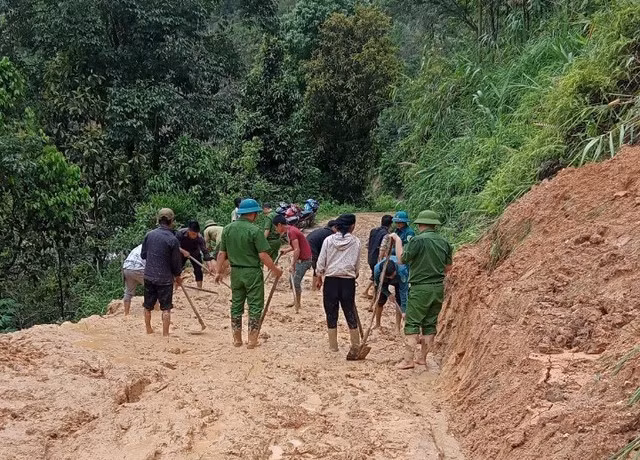 Mưa lũ khiến 2 người chết, gây thiệt hại nặng tại nhiều địa phương -0