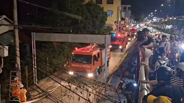 Kịp thời dập tắt đám cháy, giải cứu cụ bà 80 tuổi
