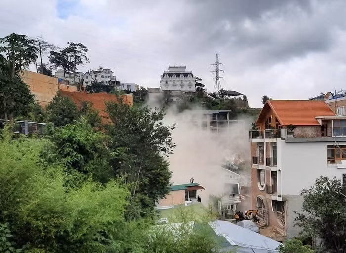 Chủ động cho sập bờ taluy khiến 7 người thương vong ở Đà Lạt -0