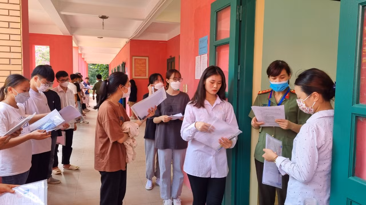 Chiều nay (2/7): Khoảng 16.000 thí sinh làm thủ tục tham dự kỳ thi đánh giá của Bộ Công an năm 2023 -1