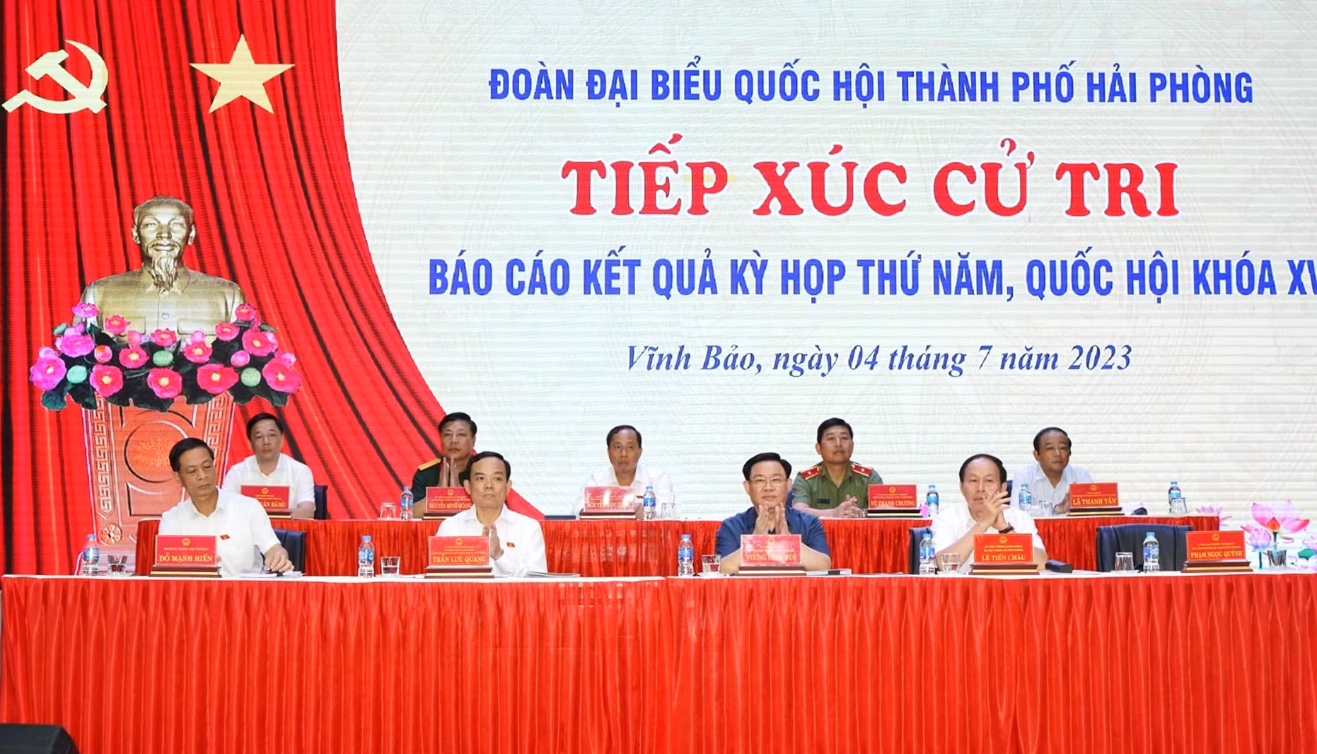 Chủ tịch Quốc hội Vương Đình Huệ tiếp xúc cử tri tại Hải Phòng -0