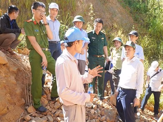 Làm rõ nguyên nhân sông Đakrông xuất hiện màu đỏ đục -0