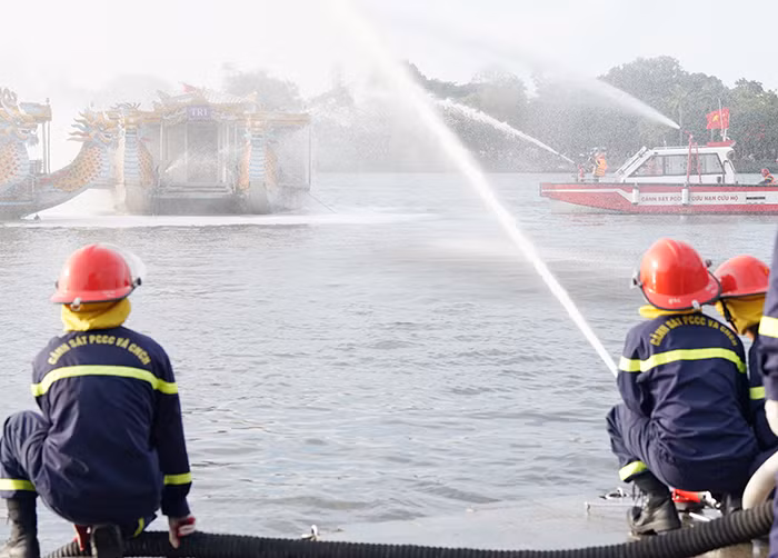 Phòng, chống cháy nổ thuyền rồng trên sông Hương -0