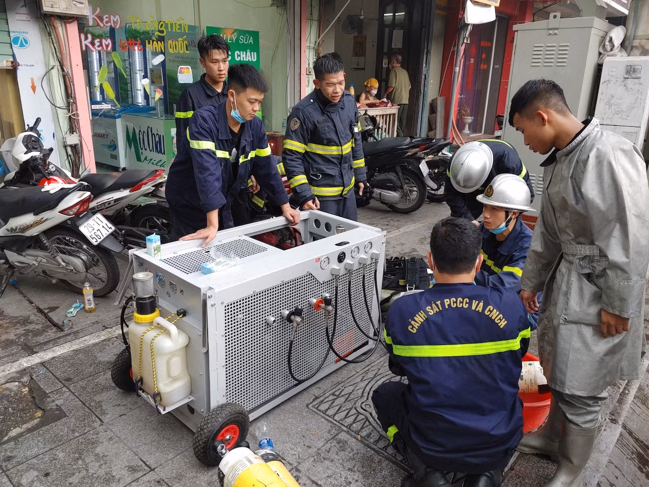 Cảnh sát chia sẻ kinh nghiệm phòng cháy, chữa cháy với dạng nhà ống -0