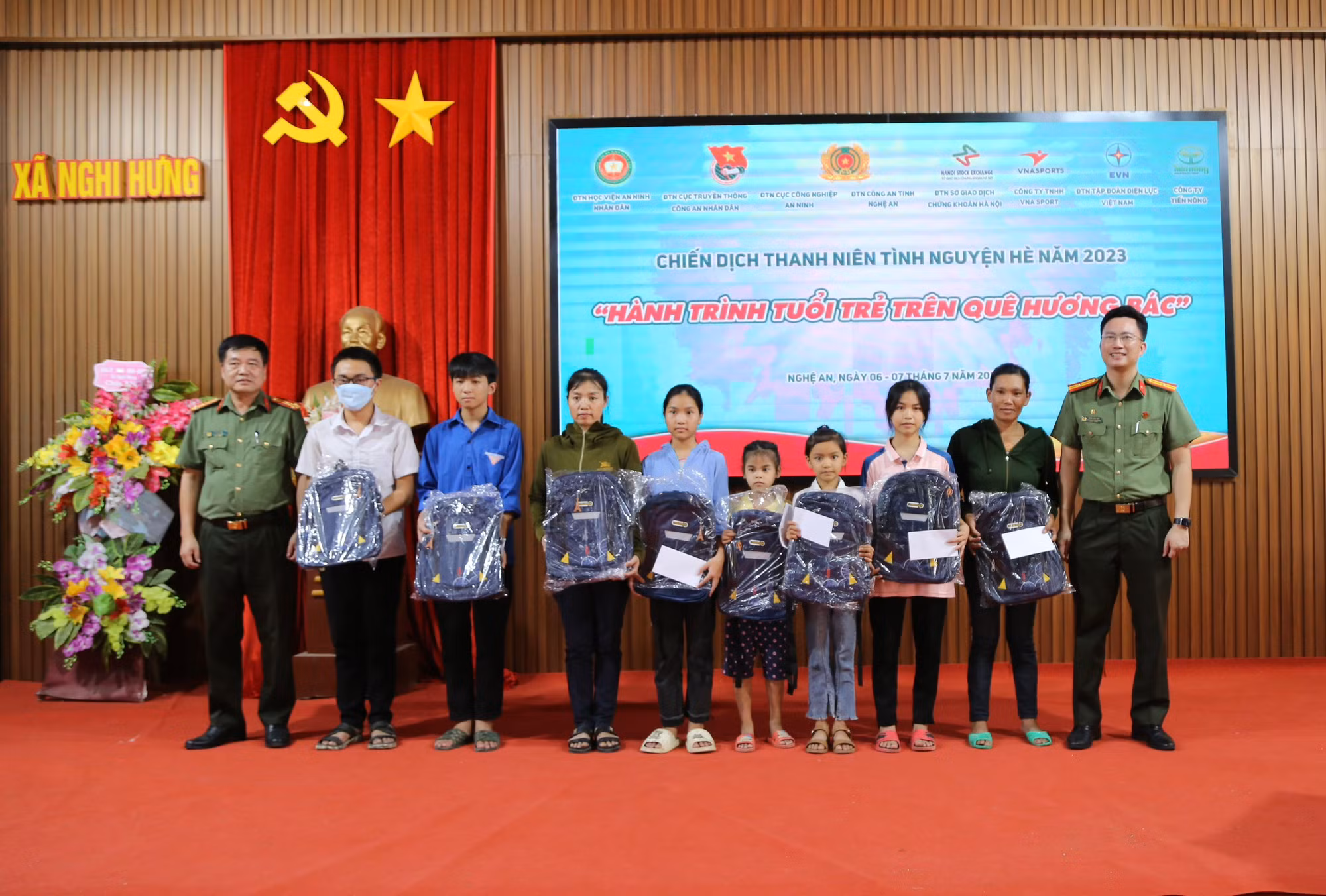 Hành trình tuổi trẻ trên quê hương Bác Hồ -0
