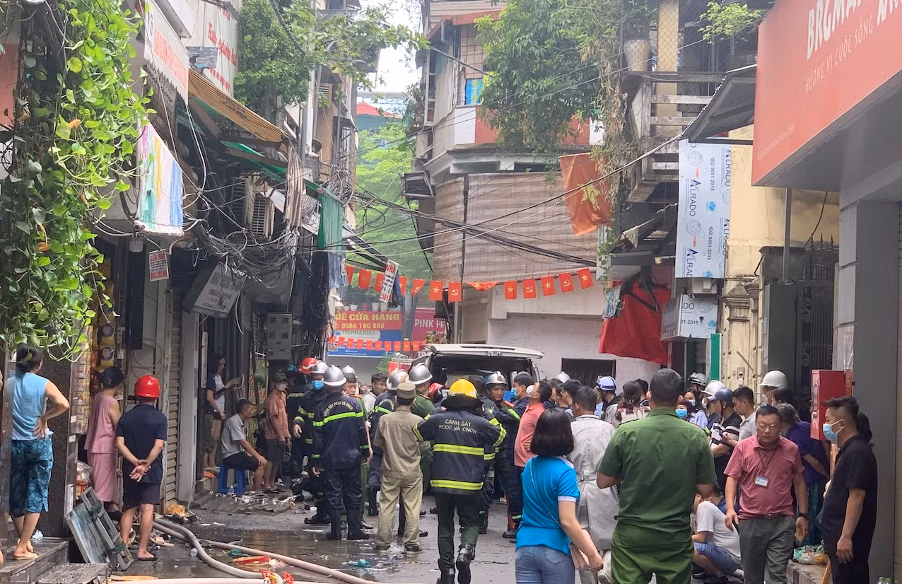 Một người lớn, hai trẻ em thiệt mạng tại vụ cháy trong ngõ Thổ Quan -0