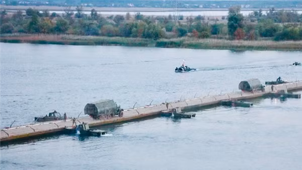 Ukraine lập cầu phao nhắm tới Kherson, Nga ra đòn bất ngờ phía bờ Đông Dnieper