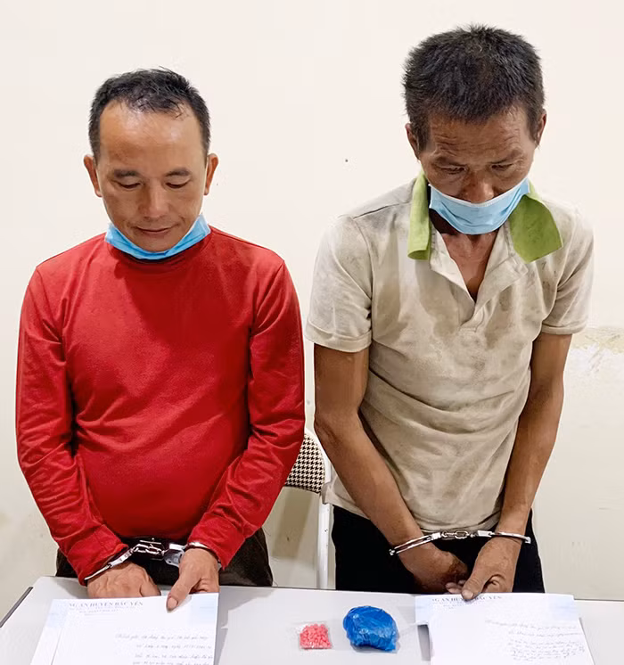  Bắt giữ 2 đối tượng mua bán, tàng trữ trái phép chất ma túy trong mùa dịch -0