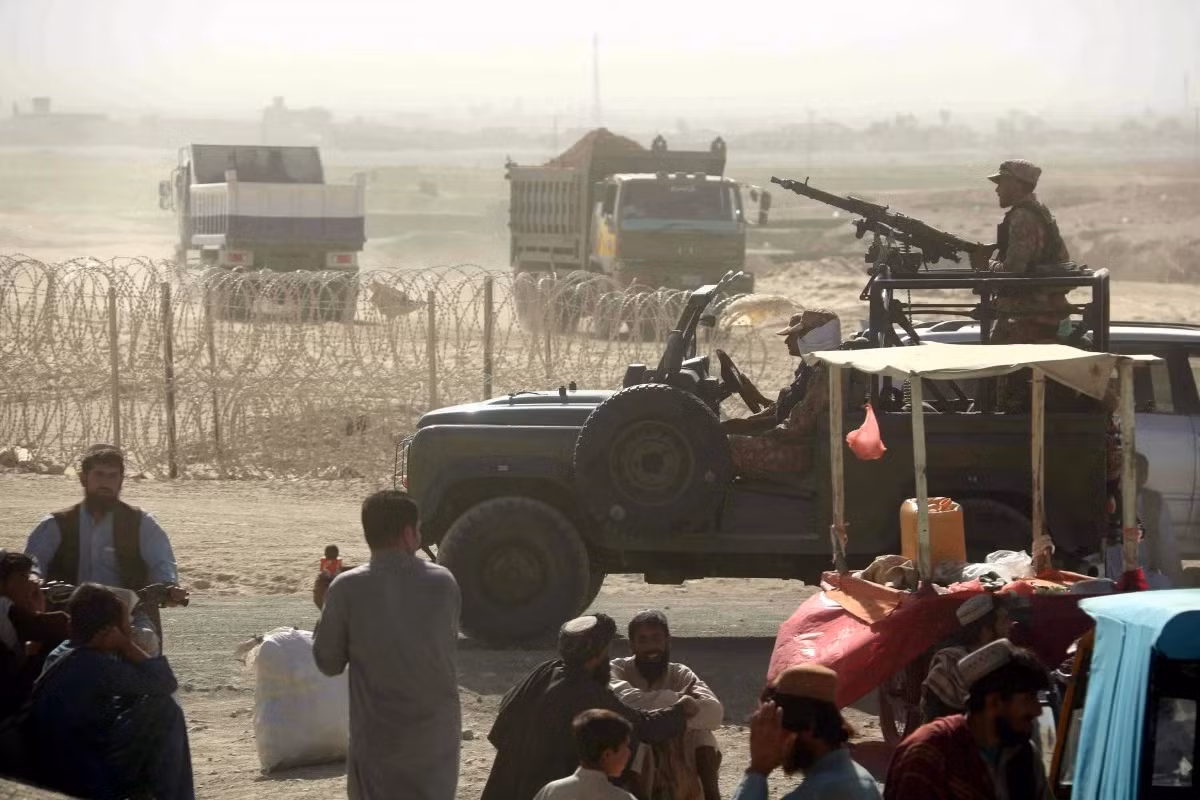 Taliban chiếm nhiều tỉnh lị, Mỹ tuyên bố Afghanistan nên tự giải quyết -0