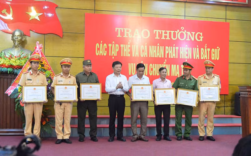 Ghi nhận từ đơn vị 2 năm liền được Chính phủ tặng cờ thi đua -0