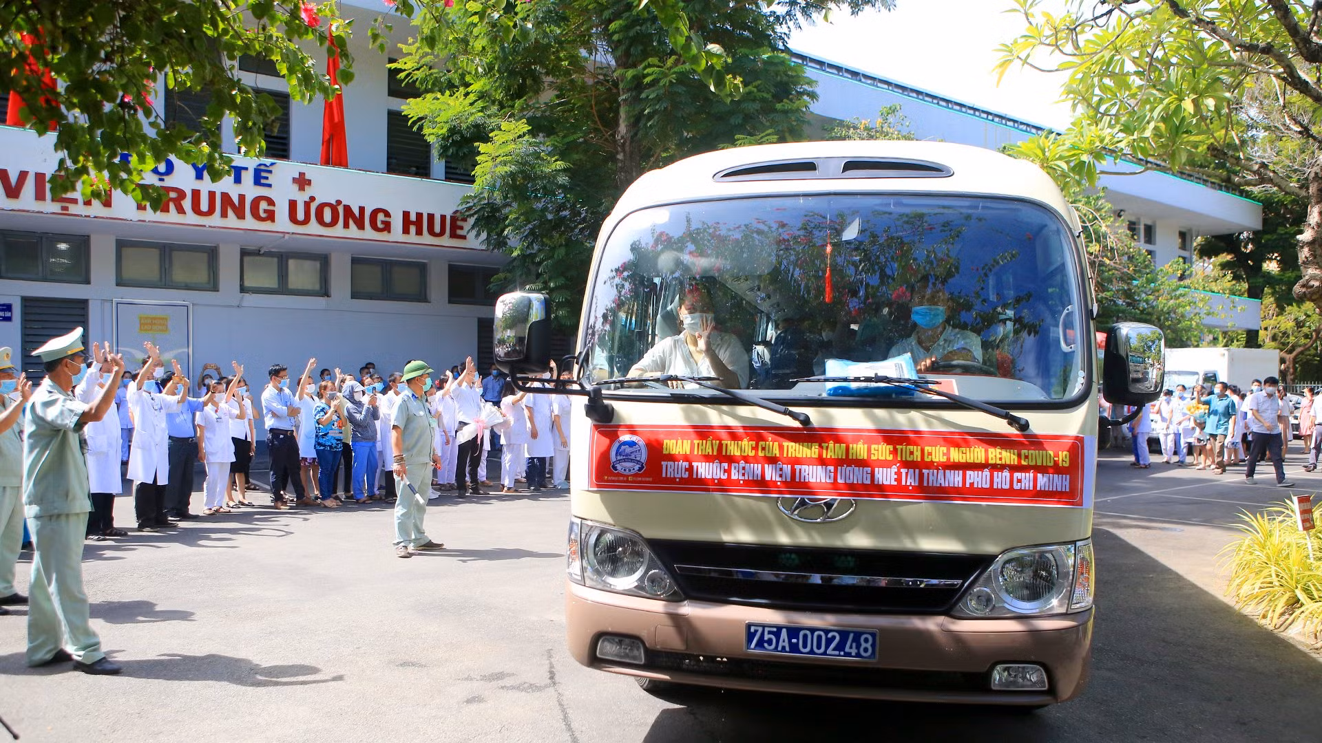 Đoàn thầy thuốc Bệnh viện Trung ương Huế lên đường hỗ trợ TP Hồ Chí Minh chống dịch -0