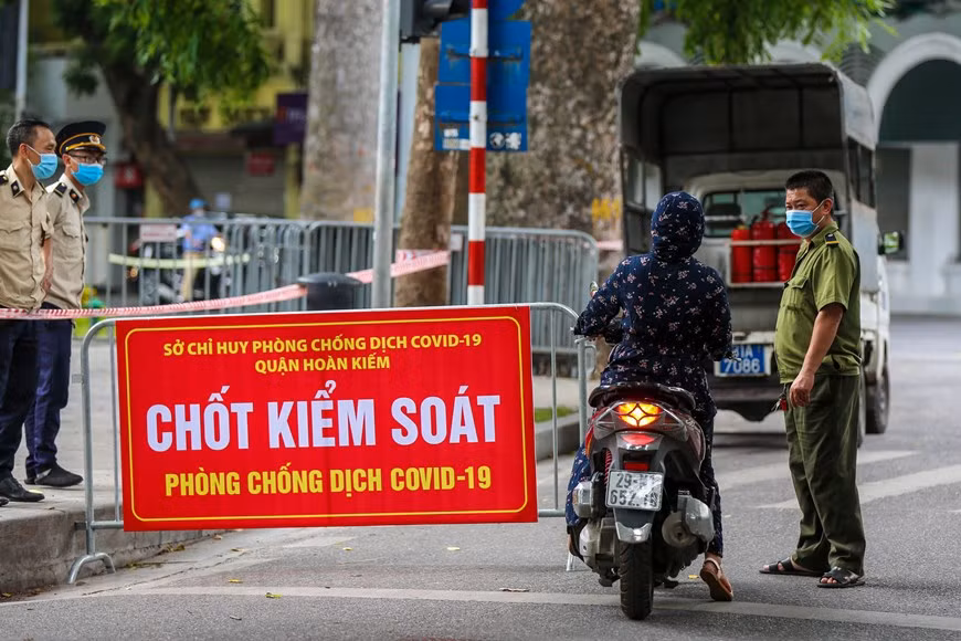 Hà Nội yêu cầu quét mã QR đáp ứng truy vết phòng, chống dịch COVID-19 -0